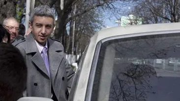 Locotenentul lui Dan Diaconescu a fugit cu banii! Ce s-a întâmplat în maşina din parcare?