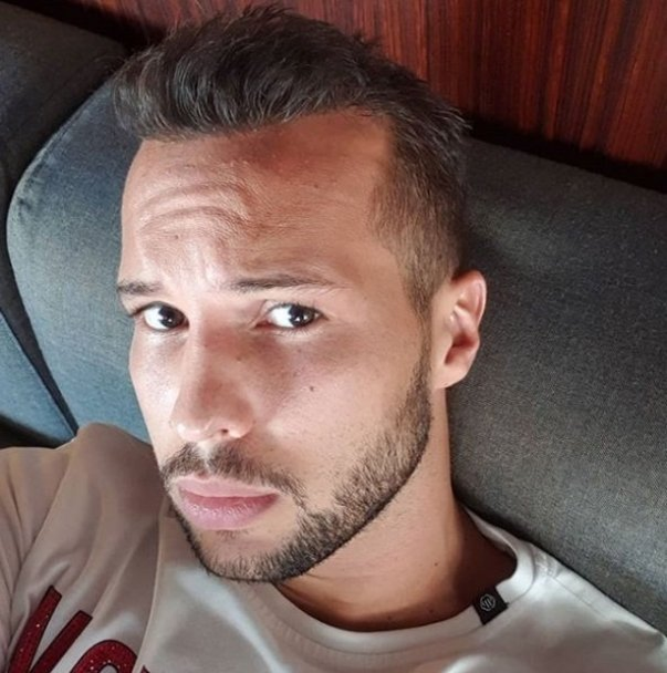 Tristan Tate, alias "Prințișorul videochaturilor" se războiește cu Poliția Română