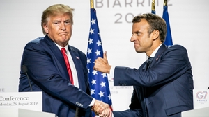 Donald Trump vs. Emmanuel Macron! Duelul „strângerii de mână” care a devenit viral pe TikTok!