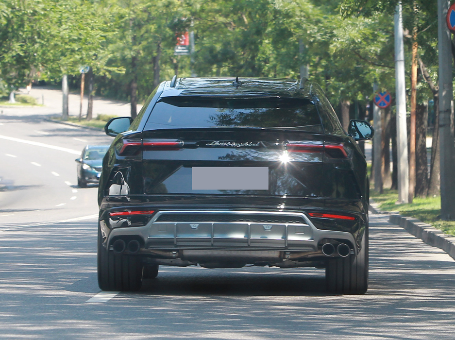 Costa Sponte a primit ca dar de nuntă un superb Lamborghini Ursus, ce valorează 250.000 de euro