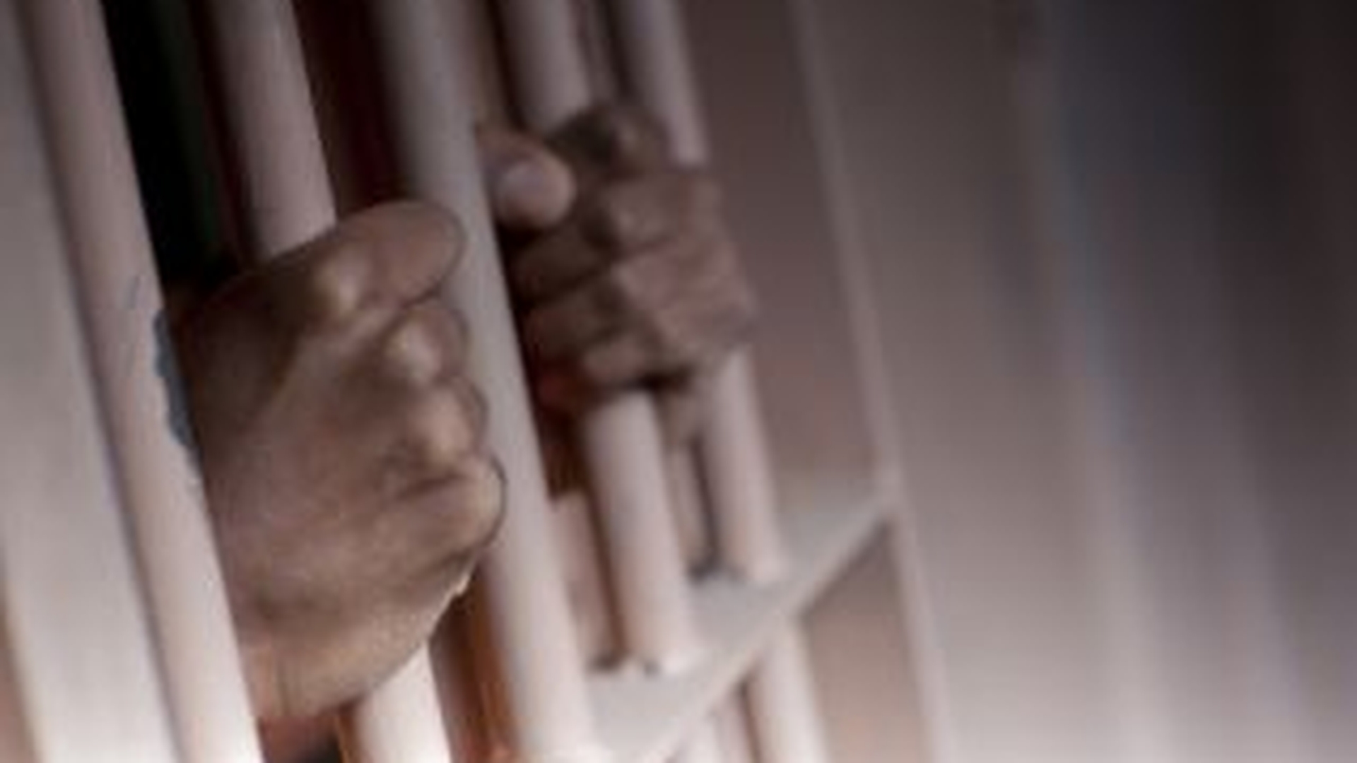 Un angajator danez a fost condamnat la un an de inchisoare pentru ca a exploatat 26 de zidari romani in Franta