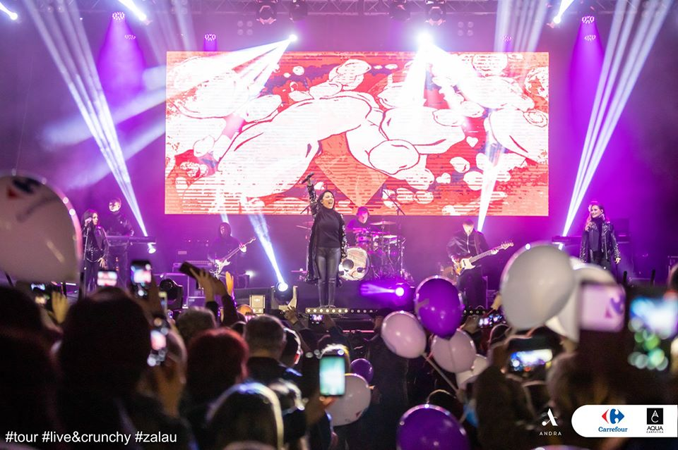 Surpriză! Andra Măruță chiar e însărcinată?! A apărut cu burtica pe scenă, la ultimul concert