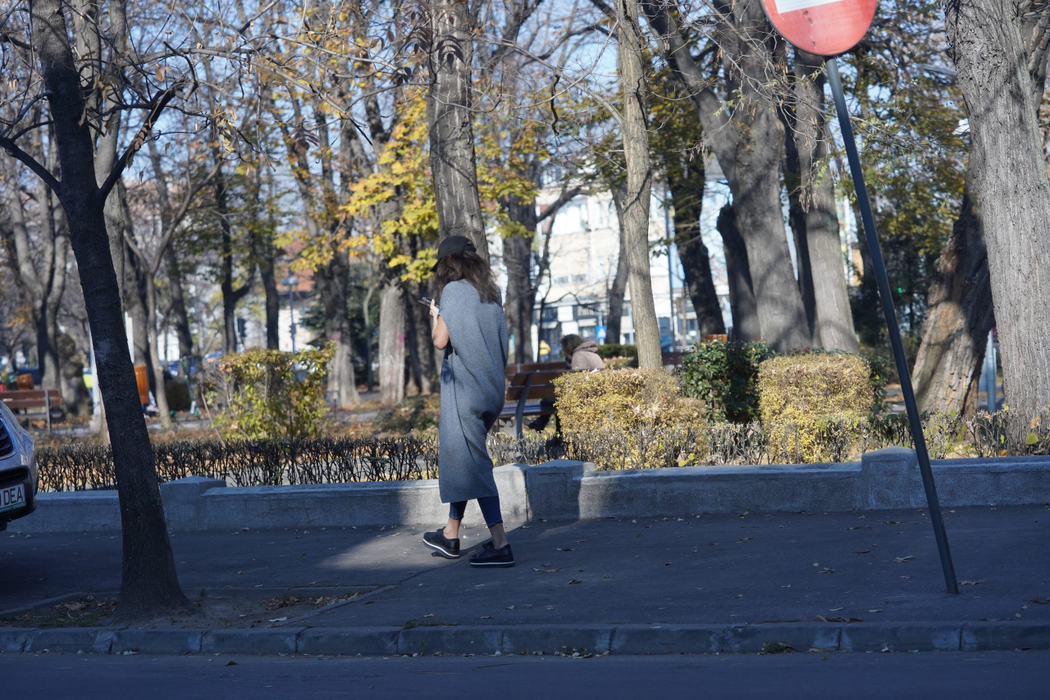 Denise Rifai se îndreaptă spre salonul de înfrumusețare (Foto: CANCAN.RO)