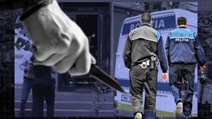 Detalii cutremurătoare despre presupusul ucigaș din ”Calea Moșilor”: ordin de protecție și evacuat din apartament după ce ... Și-a strâns copilul de gât și a amenințat că dă foc la casă!