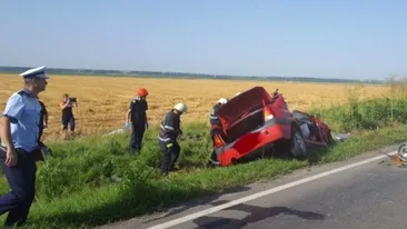 Accident grav pe DN 2 A! Două persoane au murit şi traficul a fost întrerupt după ce o maşină s-a izbit de o cisternă cu azot