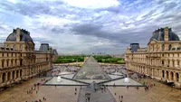 Teroare în Paris! Au fost deschise focuri de armă la muzeul Louvre