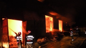 Incendiu de proporții la o hală cu produse lactate din Neamț