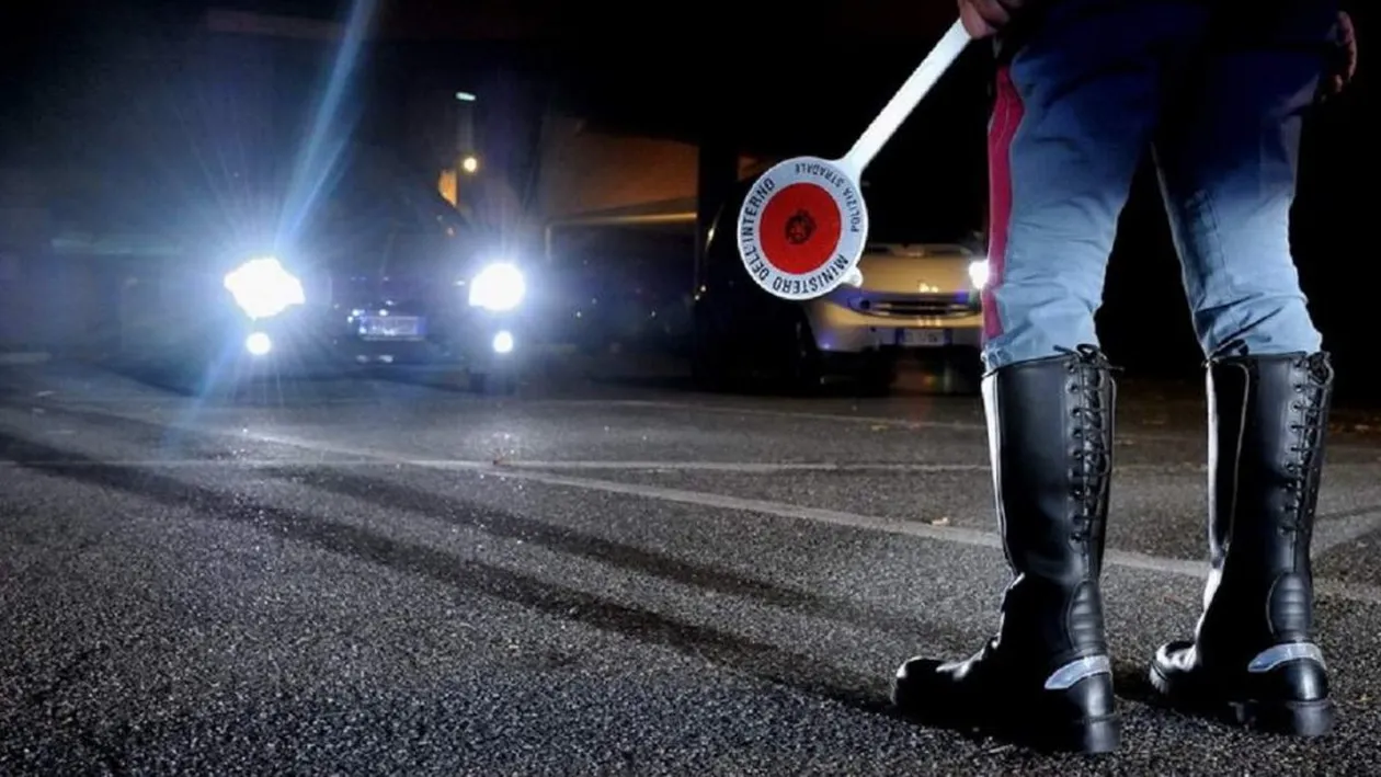 Un român și-a dat nevasta în parcarea ”tiriștilor” pentru a face bani de benzină! S-a întâmplat pe o autostradă din Italia