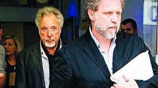 Tom Jones arata mai bine decat fiul lui