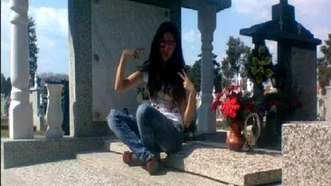 Piţipoanca de cimitir revine cu fotografii macabre pe Facebook. A primit mii de like-uri