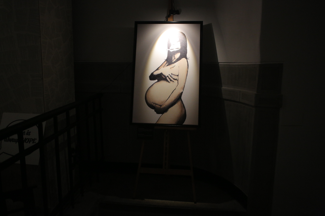 „The Art of Banksy”. Banksy, celebrul ”artist graffiti”, expoziție de senzație în Arcul de Triumf