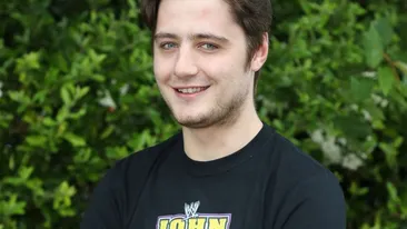 După o noapte lungă, un tânăr s-a trezit cu o durere de cap îngrozitoare și cu numele schimbat