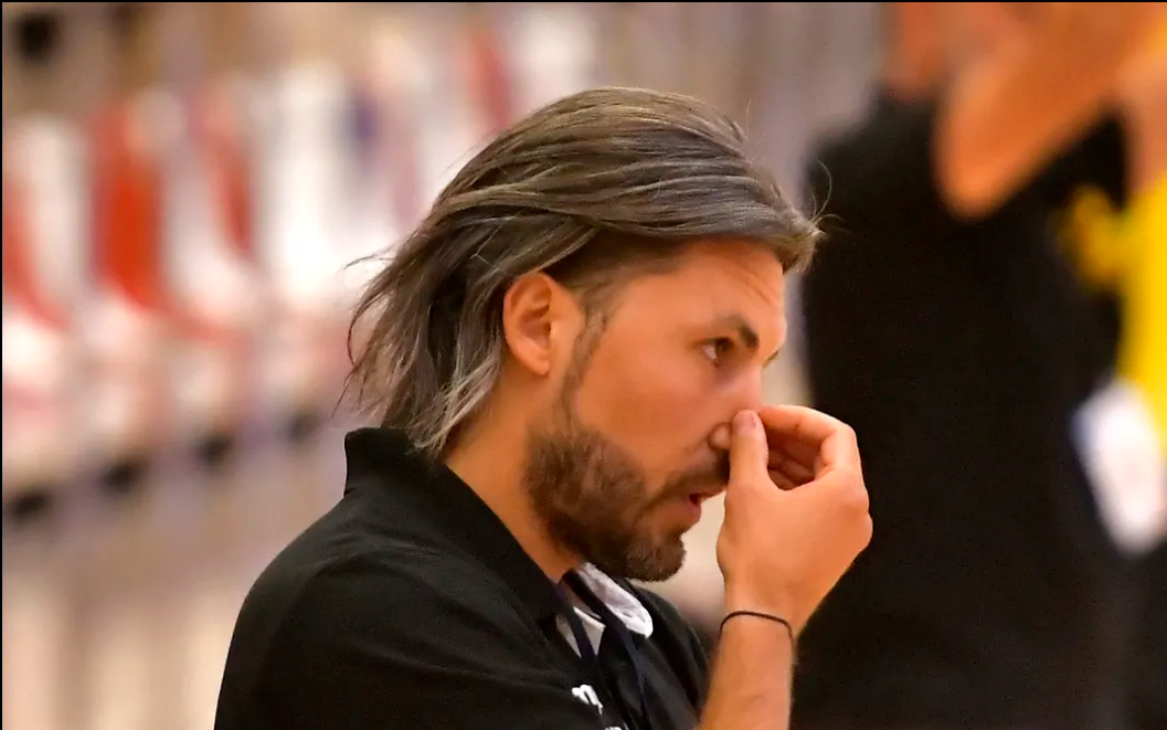 Mesajul optimist lui Adi Vasile, la Gala Mari Sportivi ProSport 2023, pentru naționala de handbal feminin prezentă la Mondiale: „E o încrucișare bună care ne dă speranțe. Cuvântul ușor nu există”. VIDEO
