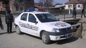 Ce au transportat doi politiști din Suceava în portbagajul Loganului de serviciu. Doar în filme vezi așa ceva
