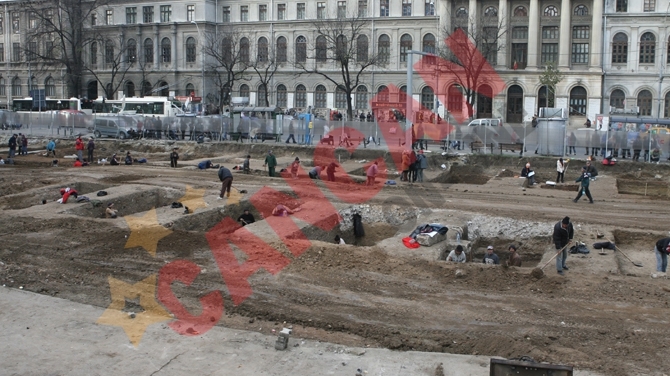 VIDEO Zeci de morminte si schelete umane, descoperite in Piata Universitatii!