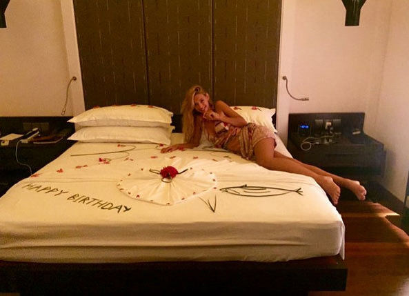 A fugit departe de scandalul cu fiica lui, Ioana. Cristian Boureanu, romantic cu iubita în Maldive! În ce lux a cufundat-o pe Laura Dincă!