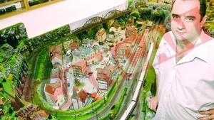 Un bucurestean a creat cea mai mare diorama din Romania