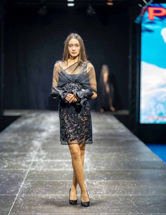 Colecția Black Opulence prezentată în cadrul evenimentului Pasarela