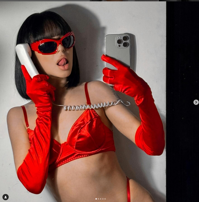 Bettyshor se pozează-n ipostaze extrem de sexy în mediul online. (SURSA: INSTAGRAM.COM)