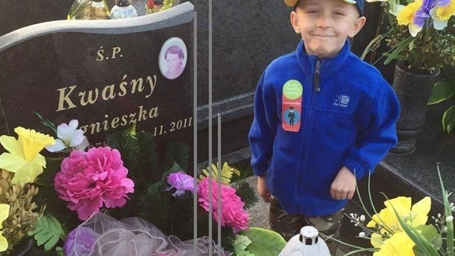 Filip, baietelul bolnav care isi dorea sa fie inmormantat langa mama lui, a murit