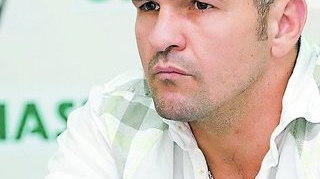 Doroftei cere daune de 500.000 lei barmanului care a afirmat ca a fost batut de el