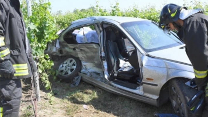 Trei români, răniţi într-un accident în Italia