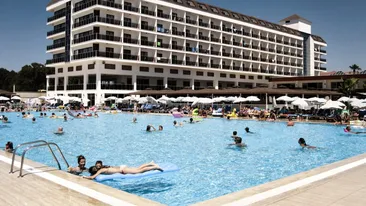 O fetiță de 7 ani s-a înecat la piscină, în Sunny Beach. Românii cer ajutor pentru a afla condițiile în care s-a stins