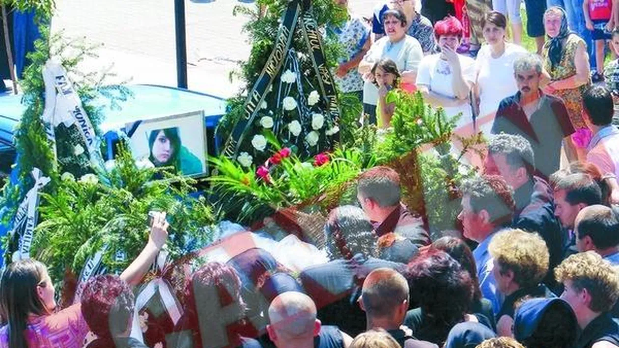 I-au facut slujba in biserica elevei sinucigase