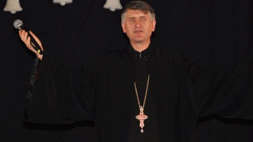 Cristian Pomohaci, slujbe ilegale la el acasă?! "Îşi face datoria de preot" 
