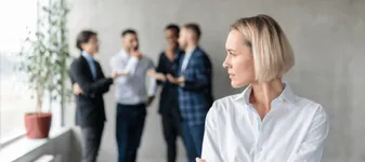 Regulile care i-au revoltat pe angajați după reîntoarcerea la birou: „Dacă discuția e mai lungă de 5 minute, ieșiți pe hol”