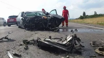 Accident grav în Alba! Doi morți și un rănit după ce două mașini s-au ciocnit frontal