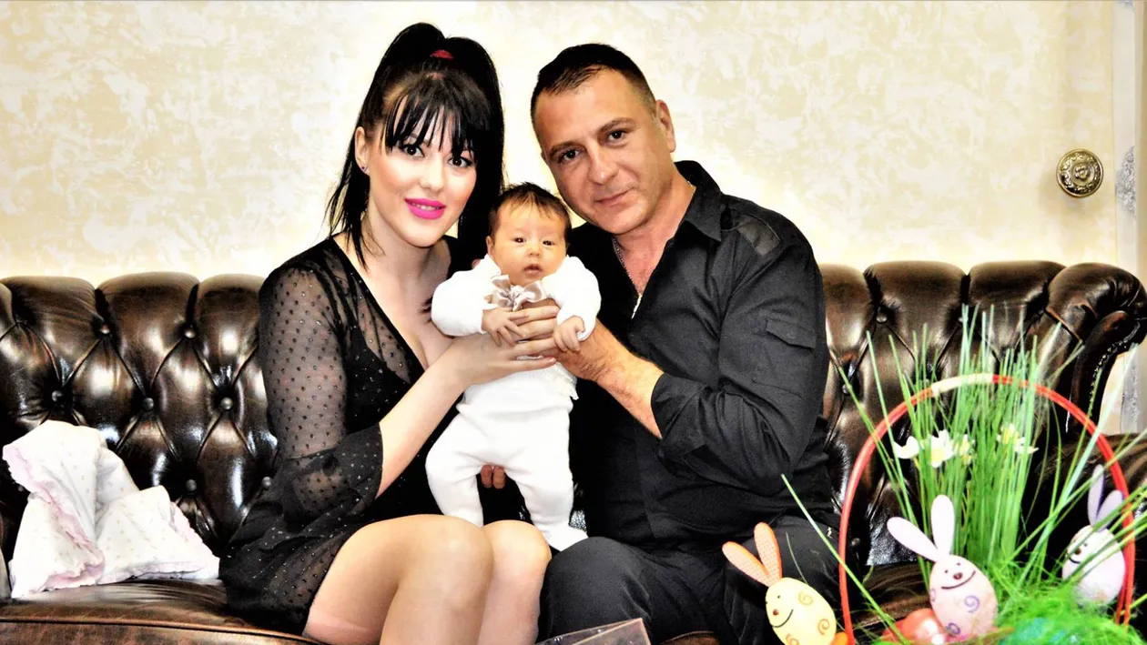 CHRISTIAN SABBAGH a apărut cu fetiţa sa în braţe şi le-a transmis tuturor un mesaj: „O învăţăm...“