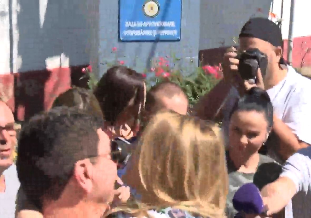 Valentina Pelinel s-a aruncat în brațele lui Cristi Borcea și l-a sărutat! Fostul acționar al lui Dinamo a fost eliberat condiționat