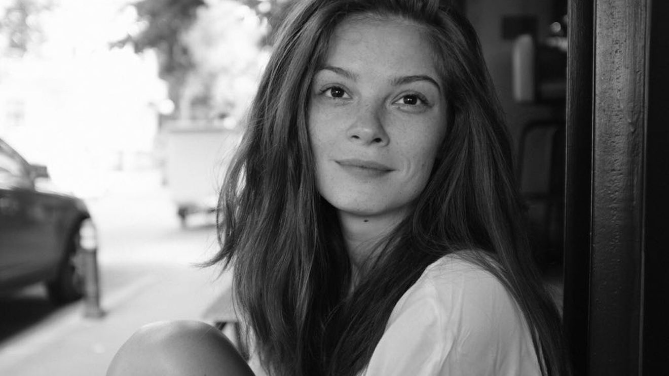 Cum a „stricat” Doina Teodoru o familie fericită. Iubita lui Cătălin Scărlătescu, protagonistă într-o comedie spumoasă despre un triunghi amoros