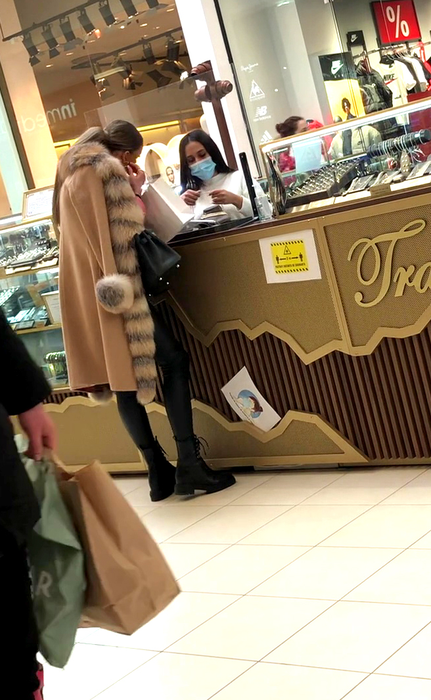 Bianca Drăgușanu și-a cumpărat o pereche de cercei și un colier cu diamante