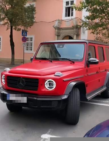 Vlăduța Lupău, mega-cadou de la soțul Adi Rus! Cântăreața a primit o mașină de lux