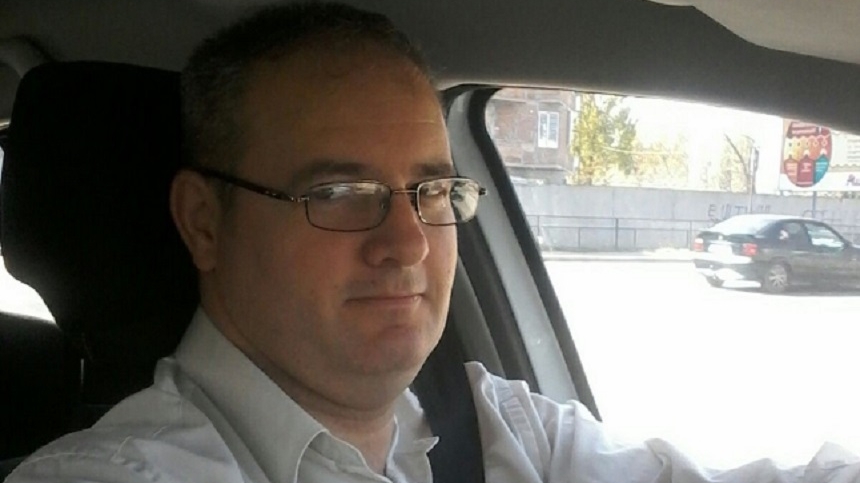 Un şofer UBER a găsit 10.000 de euro pe bancheta maşinii sale! Ce a urmat după aceea