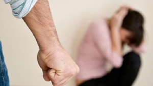 Prin ce chinuri trece o femeie din cauza fostului soţ? Ce sfaturi a primit de la oamenii legii: "Agentul care s-a ocupat de caz m-a întrebat dacă nu mi-e milă de el, sfătuindu-mă să îl primesc în casă"