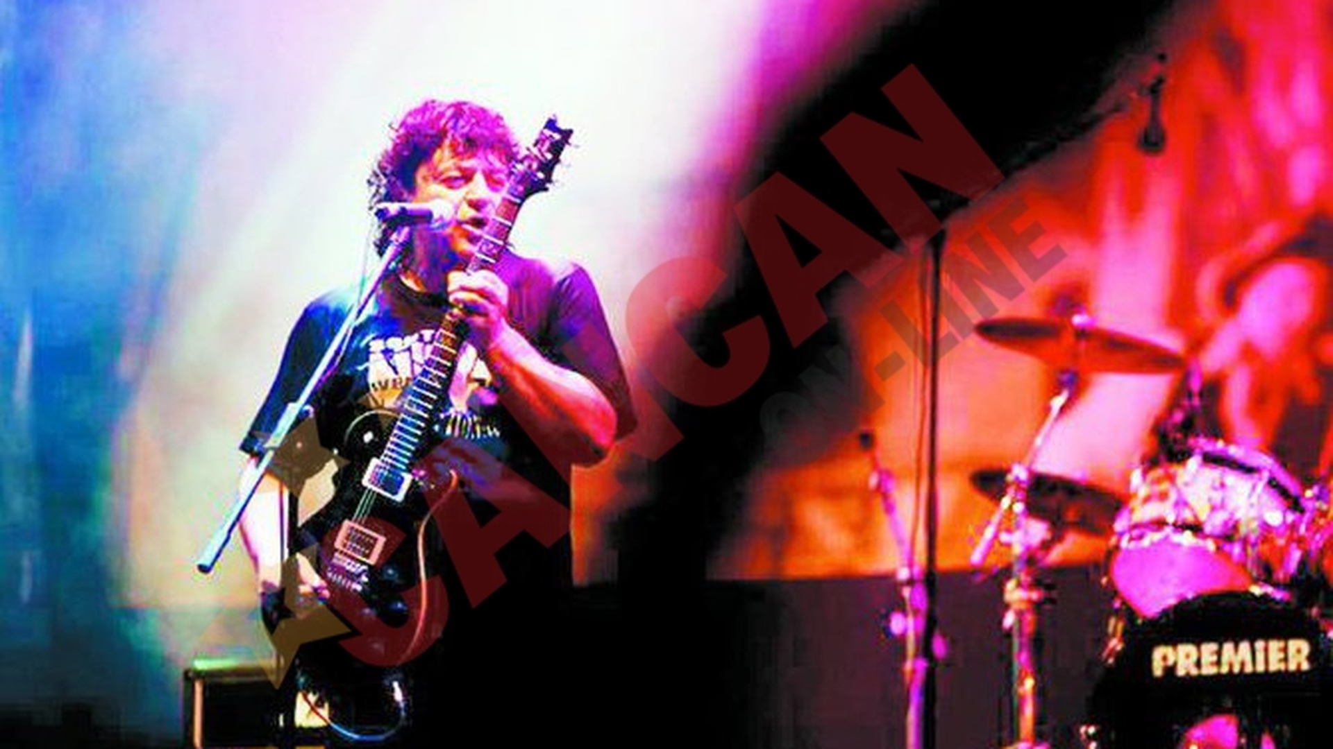 "Romanii au renuntat la ceva ca sa vina la concertele noastre"