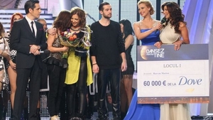 Asta chiar ca n-o stiai despre castigatorul de la “Dansez pentru Tine”, Razvan Marton! Uite-l cum canta colinda hip-hop!