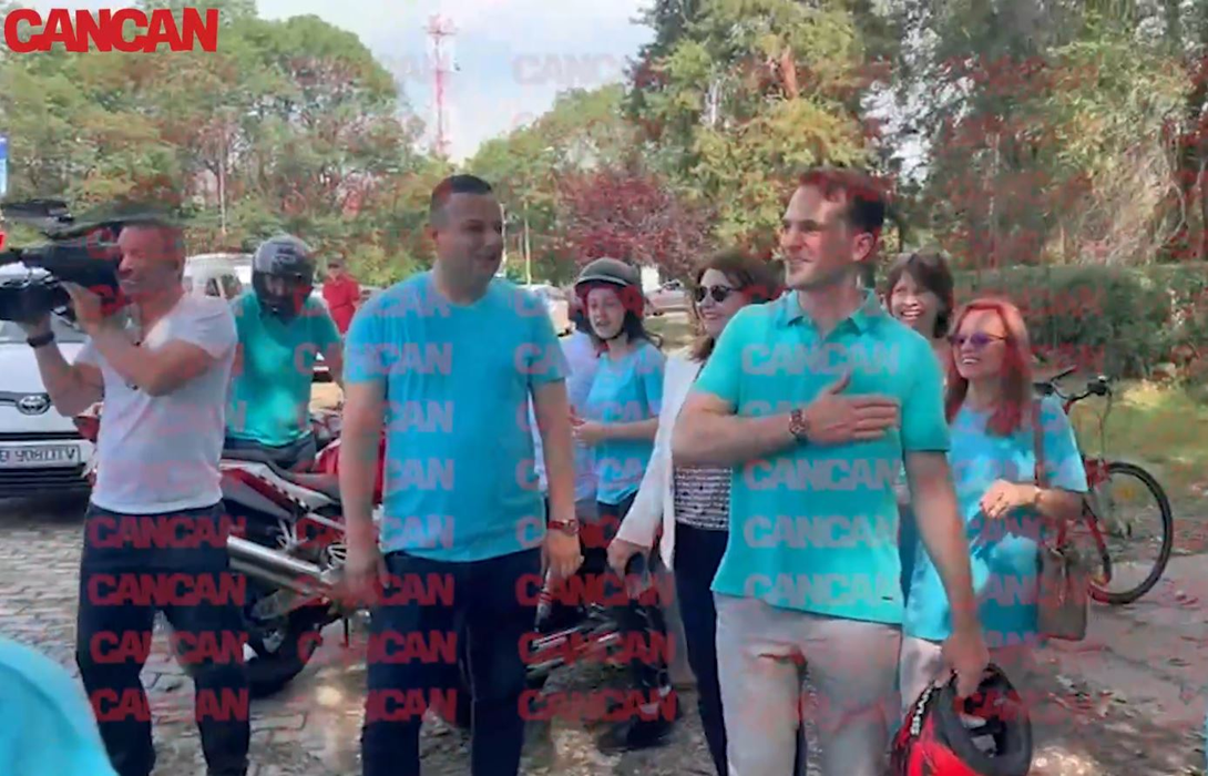 Sebastian Burduja a venit pe motor, la secția de vot / sursă foto: Cancan.ro