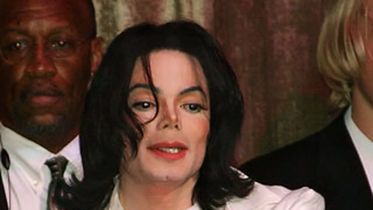 Vila in care a murit Michael Jackson, scoasa la vanzare! Vezi aici cum arata camerele in care si-a petrecut regele pop ultimii ani din viata!