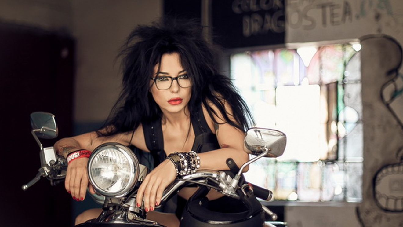 DJ Wanda, ipostaza cool pe masa clinicii de chirurgie estetica! "Esti balerina?"