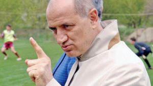 Pe vremuri erau rivalii de moarte ai lui Gigi Becali. Naşul şi finul multimilionari au ajuns la cuţite!