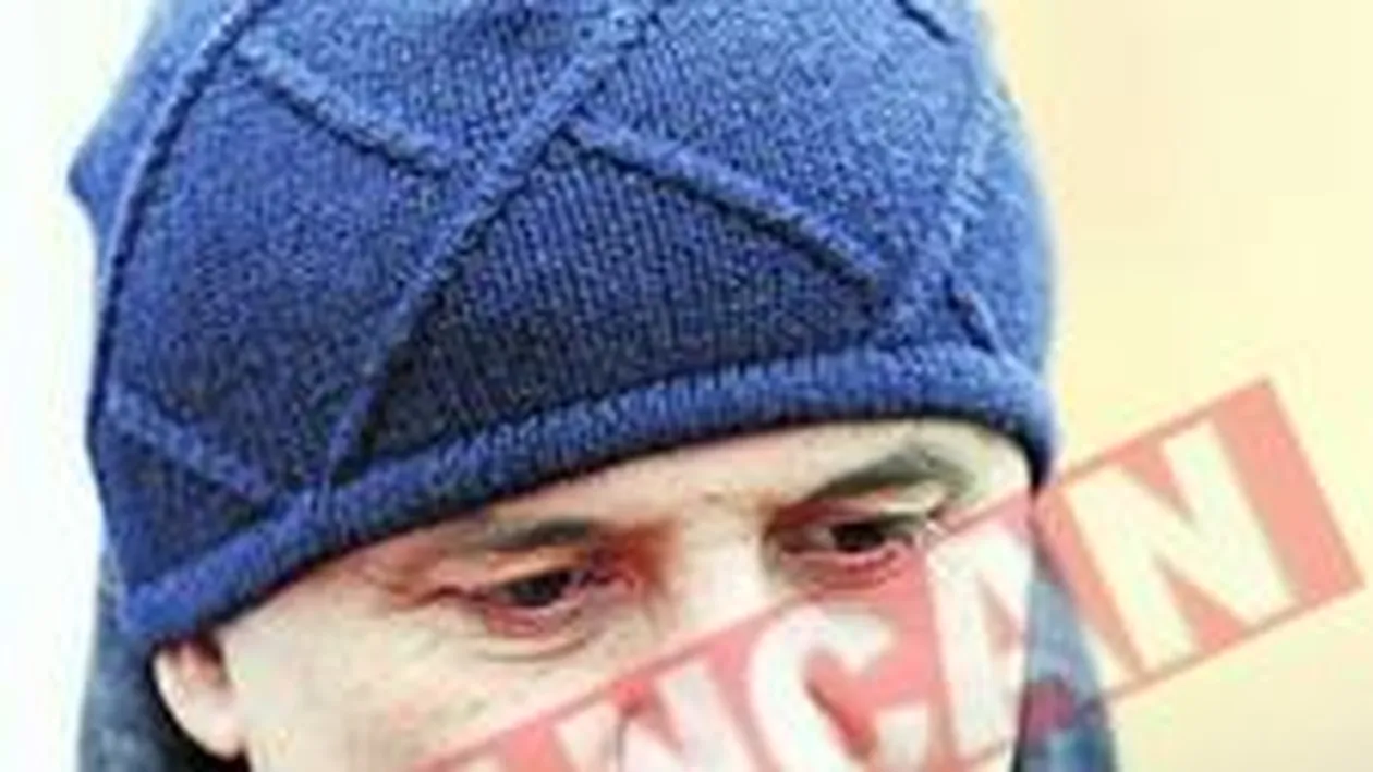 George Copos face transferuri in pijamale