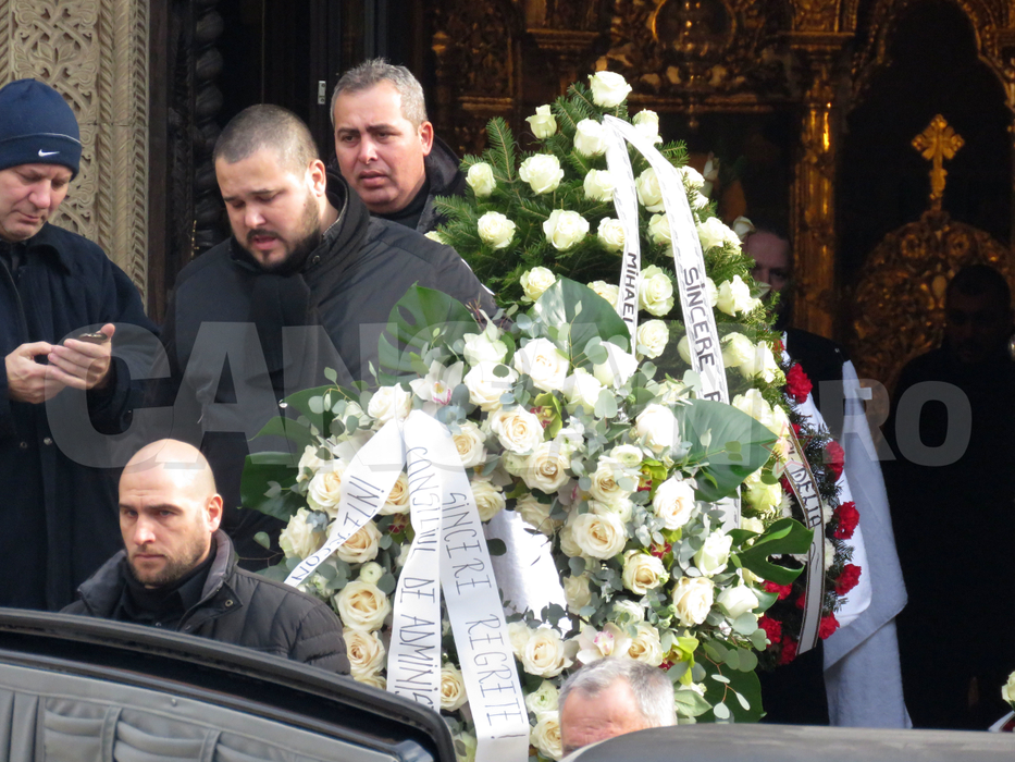 Familia extinsa l-a condus pe ultimul drum!  Miliardarul DAN ADAMESCU, inmormantat fara lacrimi!