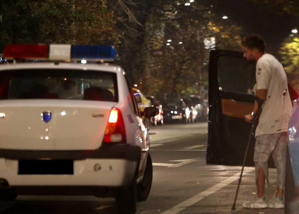 O sexy-polițistă & colegul ei l-au ”reținut” pe Dorian Popa în trafic!