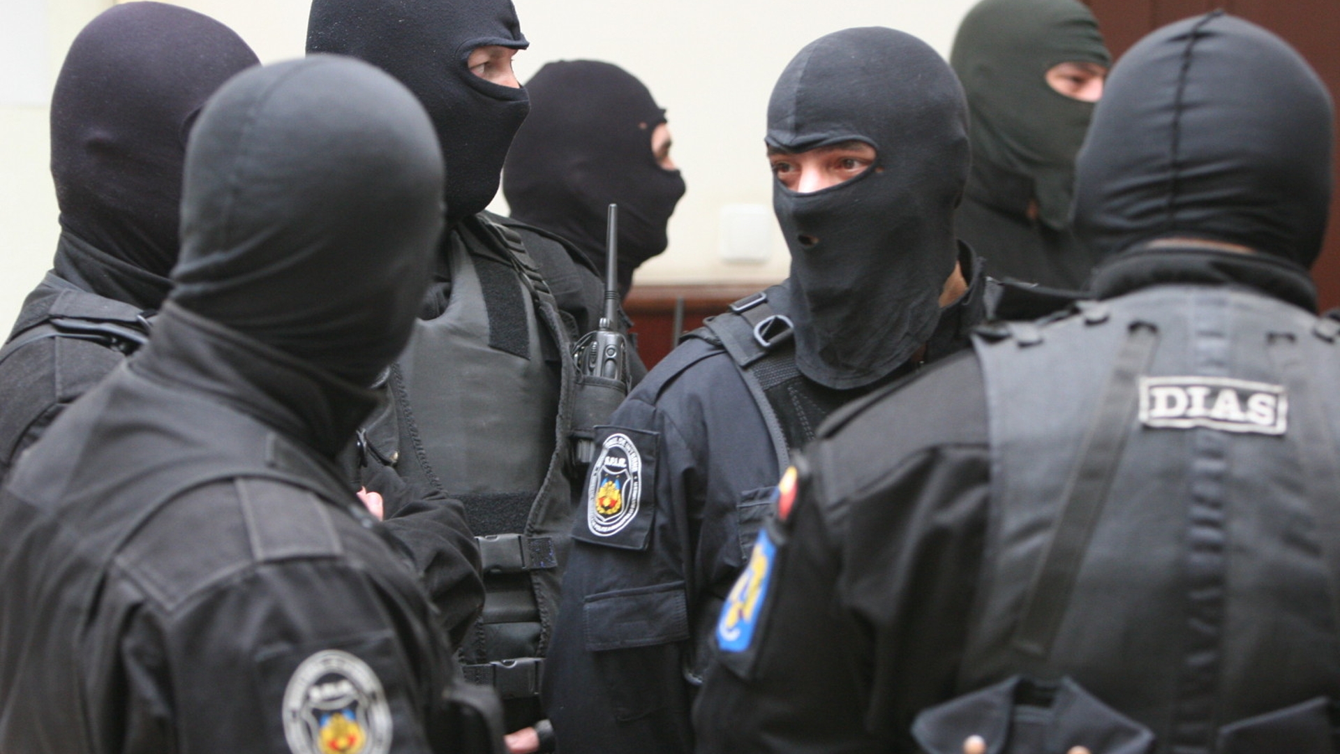 Au ucis un bătrân pentru 650 de lei şi au jucat banii la păcănele