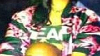 Incredibil! La cel mai mare festival de muzica din America, Coachella, Rihanna a scos un plic cu droguri si le-a pus in capul unui barbat!
