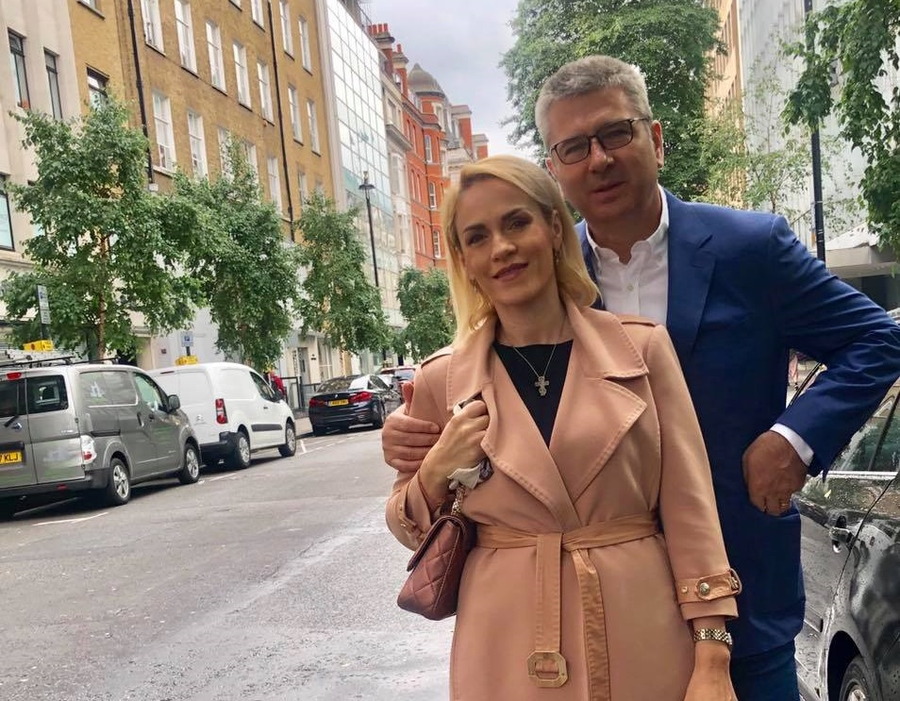 Gabriela Firea și soțul ei, Florentin Pandele, în timpul vizitei în Londra, unde primarul general al Bucureștiului a mers să își facă un control medical. Sursa foto: Facebook
